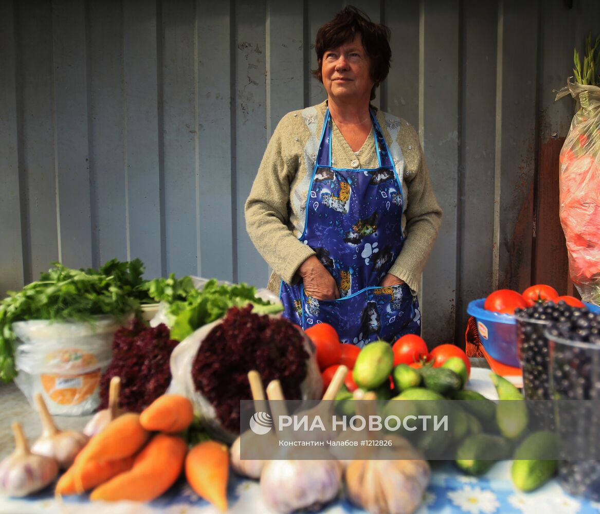 Уличная торговля в Великом Новгороде