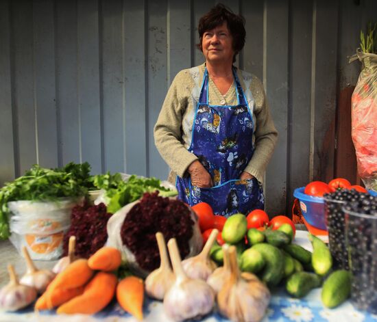 Уличная торговля в Великом Новгороде