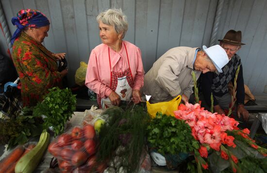 Уличная торговля в Великом Новгороде