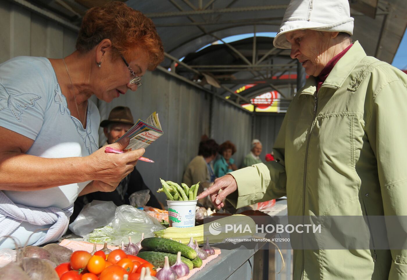 Уличная торговля в Великом Новгороде