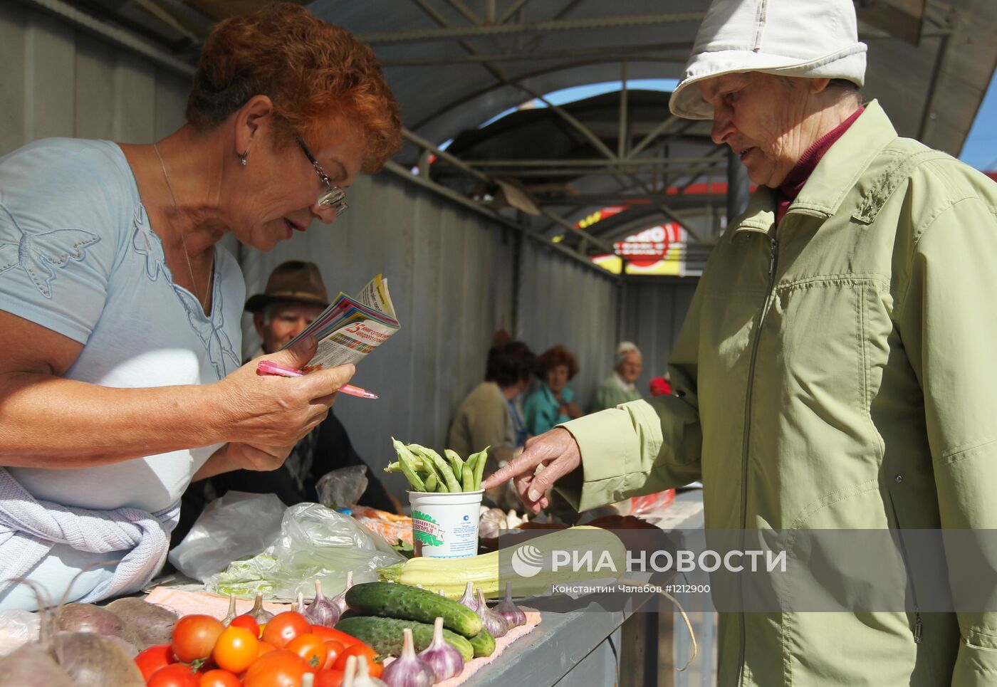 Уличная торговля в Великом Новгороде