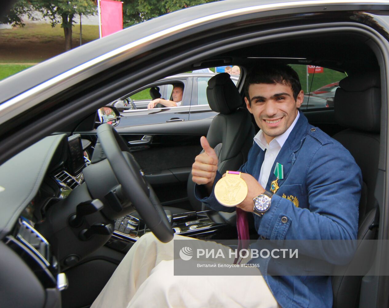 Церемония вручения автомобилей медалистам Олимпиады - 2012