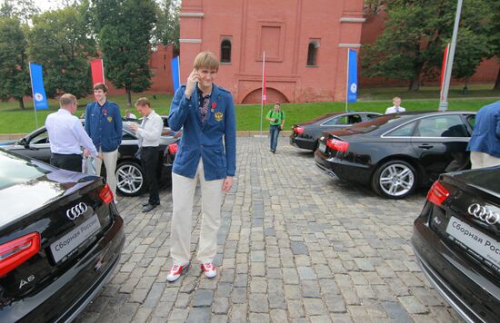 Церемония вручения автомобилей медалистам Олимпиады - 2012