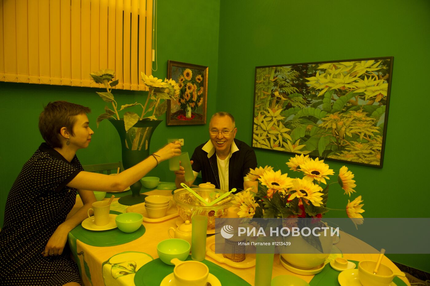 Художник-модельер Вячеслав Зайцев в своем доме