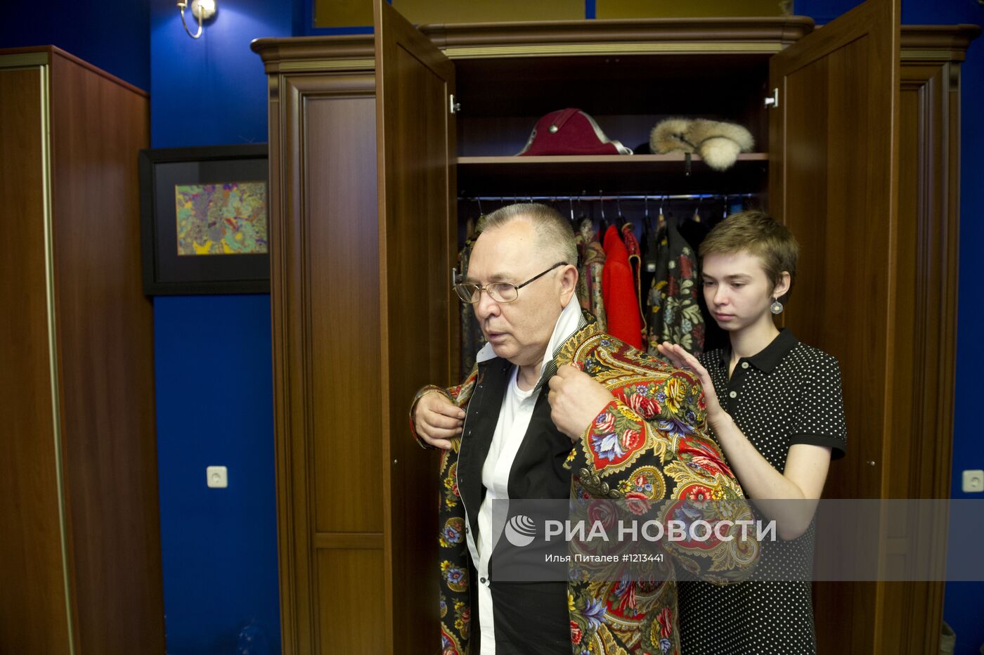 Художник-модельер Вячеслав Зайцев в своем доме