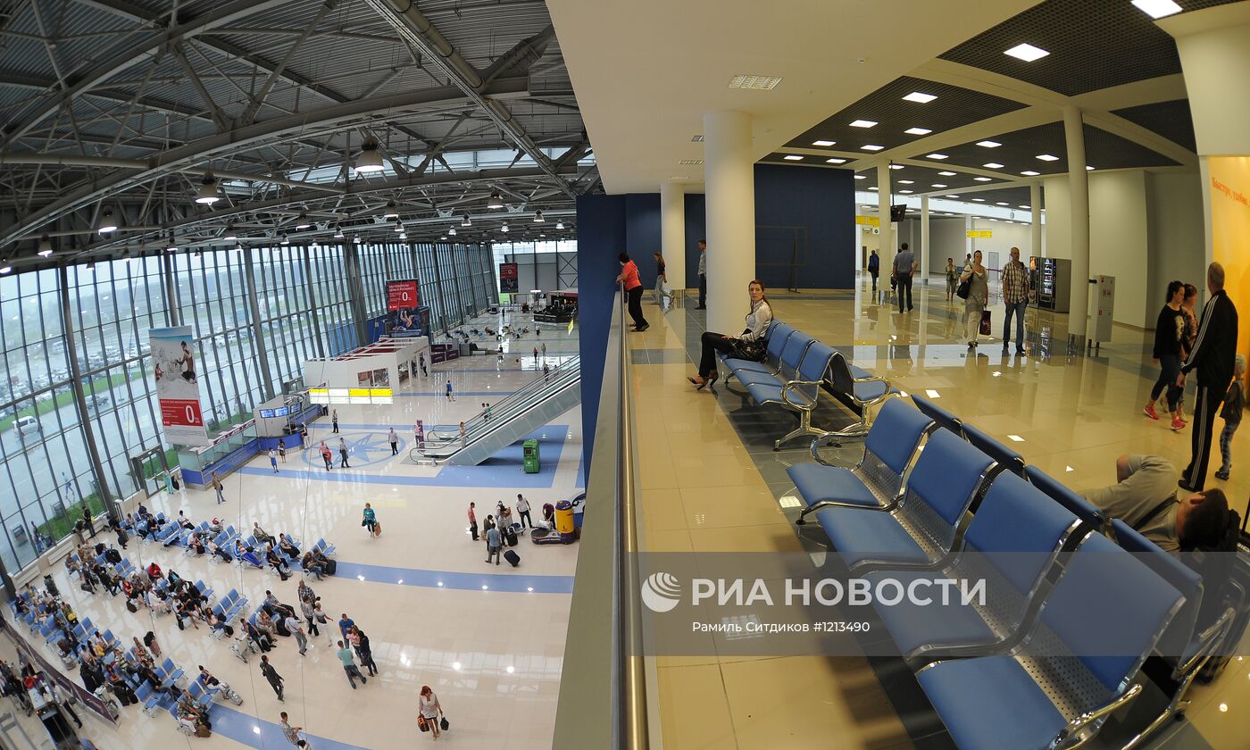 Работа нового терминала международного аэропорта "Владивосток"