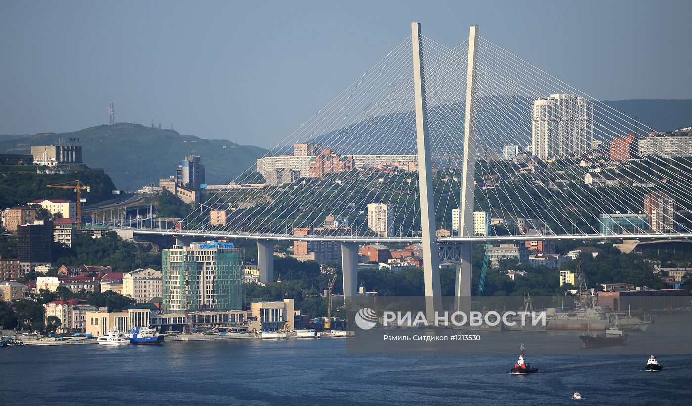 Мост через бухту Золотой Рог во Владивостоке