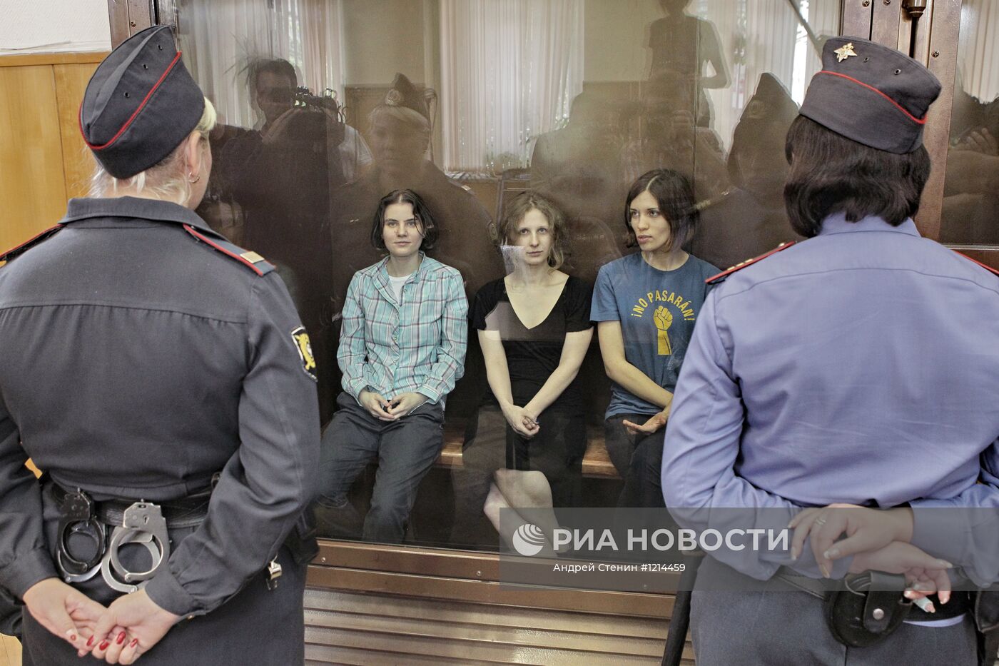 Оглашение приговора участницам панк-группы Pussy Riot