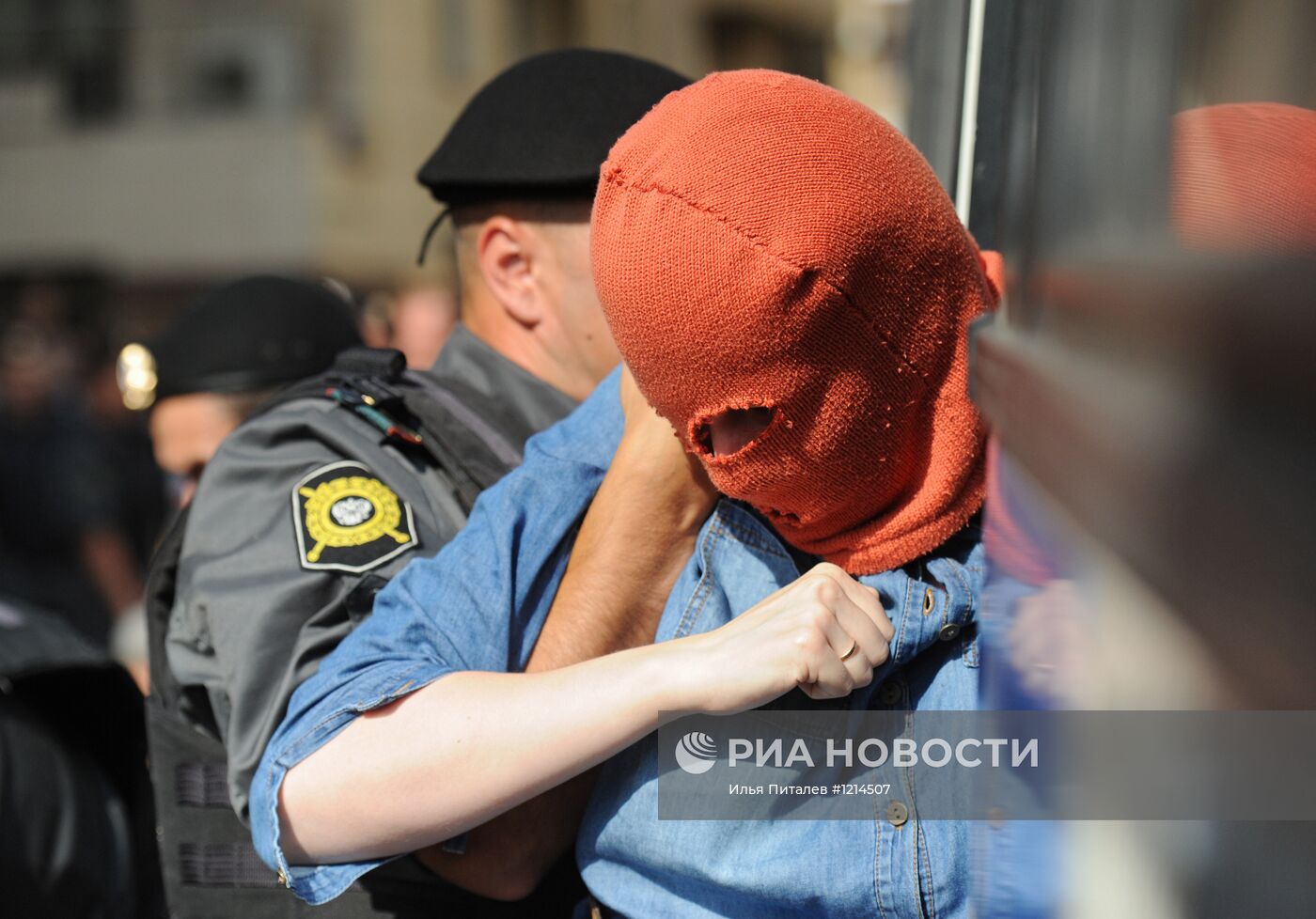 Акция в поддержку участниц панк-группы Pussy Riot в Москве