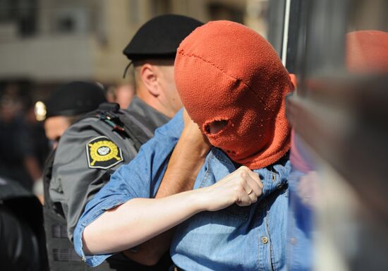 Акция в поддержку участниц панк-группы Pussy Riot в Москве