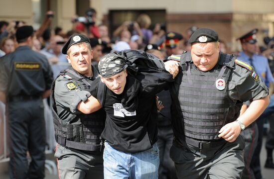 Акция в поддержку участниц панк-группы Pussy Riot в Москве