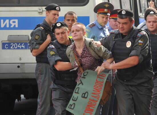 Акция в поддержку участниц группы Pussy Riot в Москве