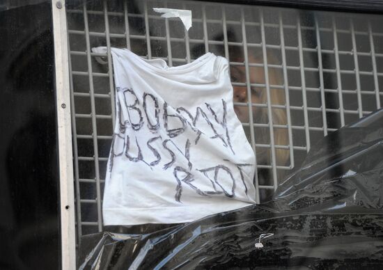 Акция в поддержку участниц группы Pussy Riot в Москве