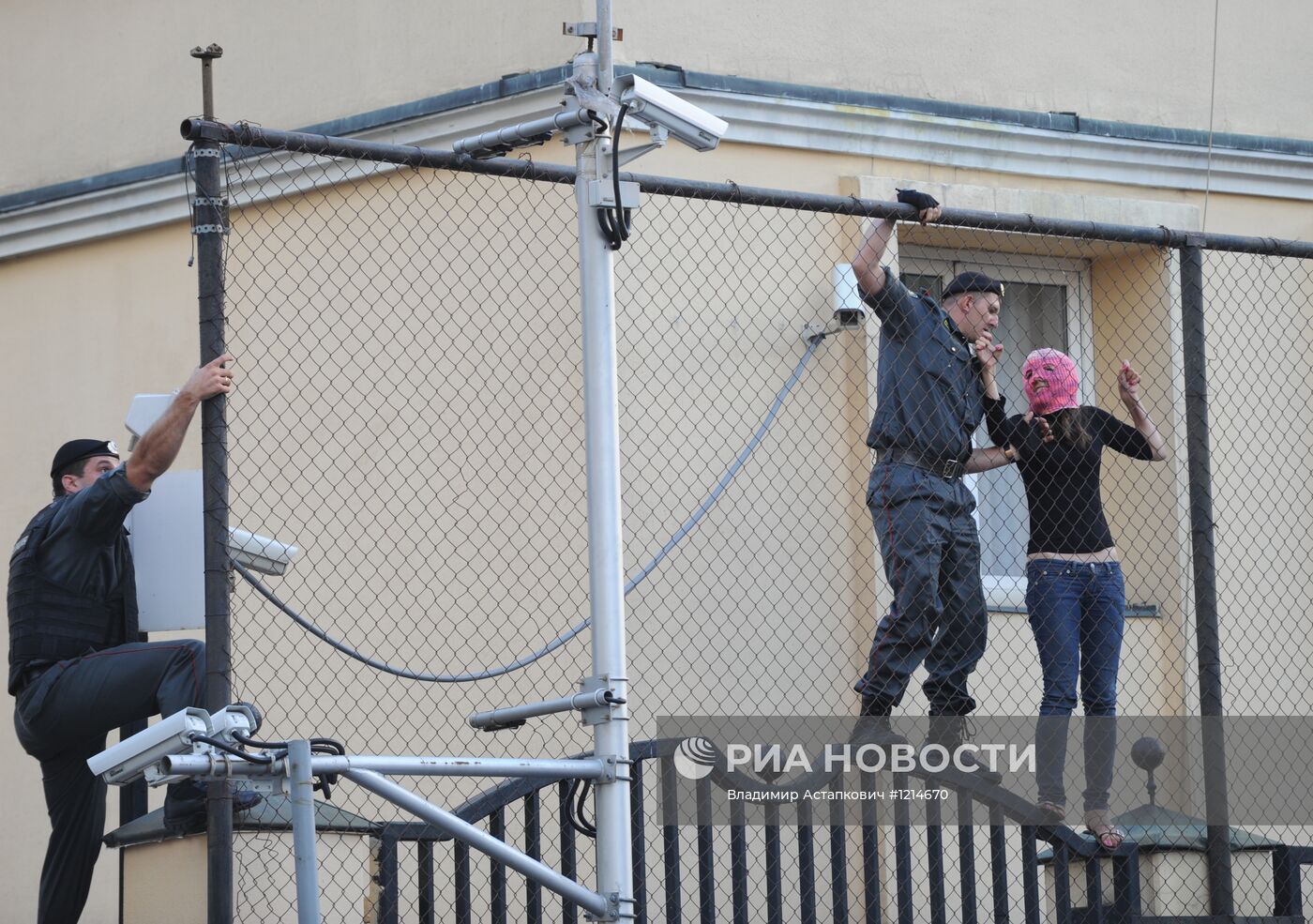 Акция в поддержку участниц группы Pussy Riot в Москве