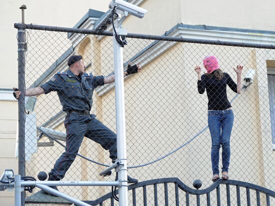 Акция в поддержку участниц группы Pussy Riot в Москве