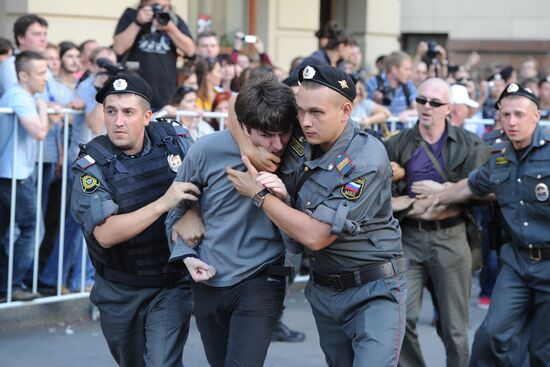 Акция в поддержку участниц группы Pussy Riot в Москве