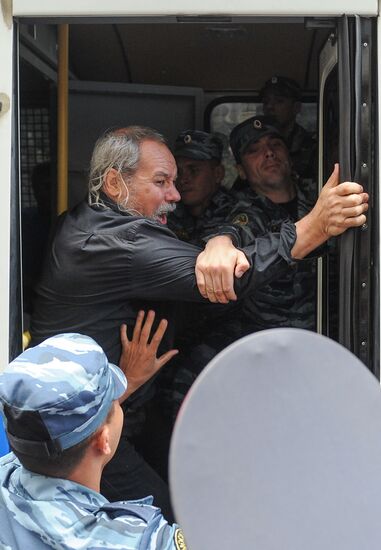 Акция в поддержку участниц группы Pussy Riot в Москве