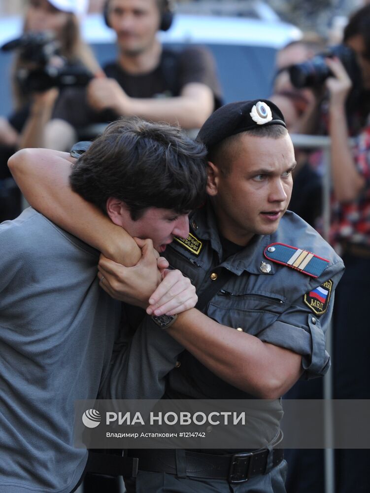 Акция в поддержку участниц группы Pussy Riot в Москве