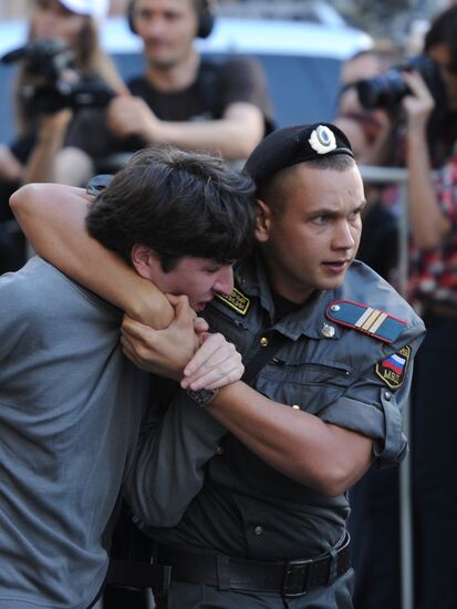 Акция в поддержку участниц группы Pussy Riot в Москве