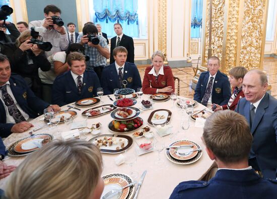 В.Путин на встрече с паралимпийской сборной России в Кремле