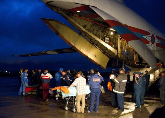 Самолет МЧС доставил в Москву пострадавших из Ингушетии