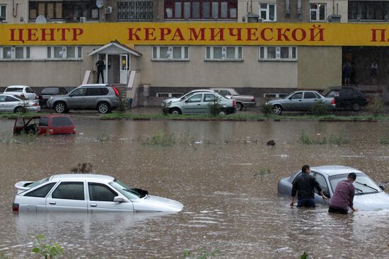 Последствия сильного дождя в Казани