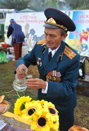 Праздник "Во славу отечества Российского" в селе Париж