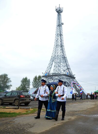 Праздник "Во славу отечества Российского" в селе Париж