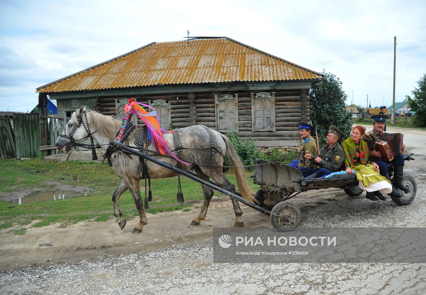 Праздник "Во славу отечества Российского" в селе Париж
