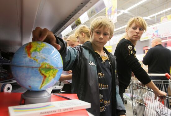 Продажа товаров для школьников в Омске