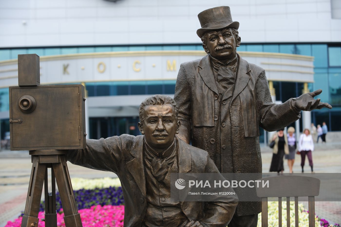 Открытие памятника братьям Люмьер в Екатеринбурге