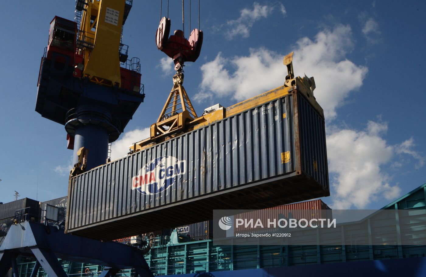 Работа контейнерного терминала Калининградского морского порта