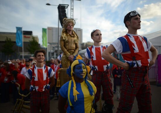 Церемония подъема флага России в Паралимпийской деревне