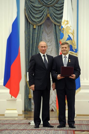 Президент России Владимир Путин вручил в Кремле госнаграды