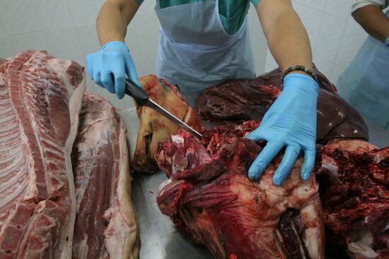 Контроль качества мяса на Центральном рынке Новосибирска
