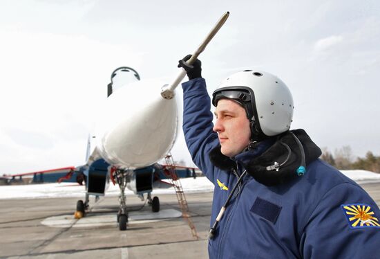 Тренировочные полеты пилотажных групп "Русские Витязи" и "Стрижи