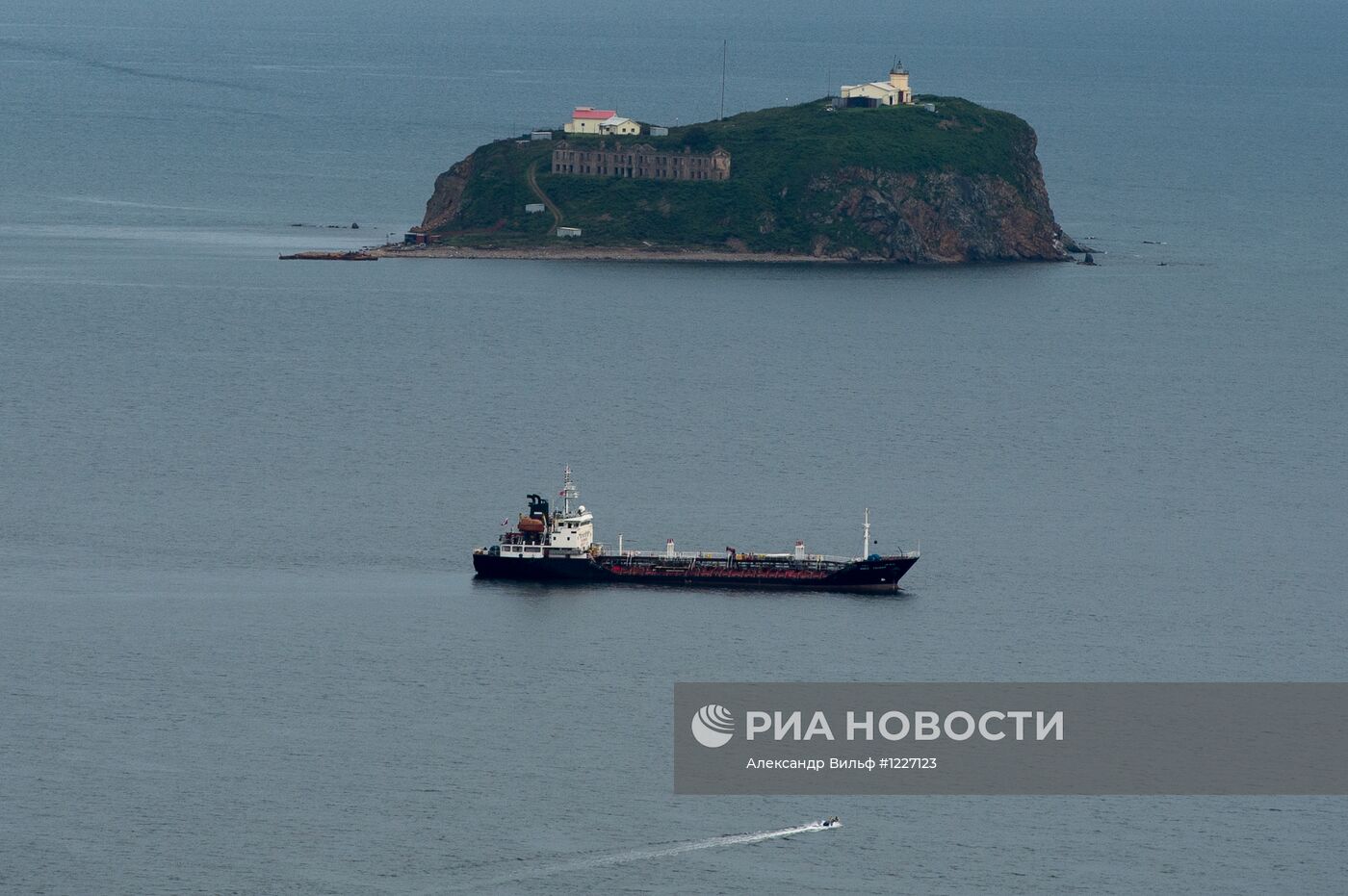 Виды Владивостока и острова Русский