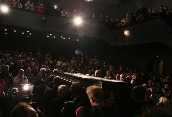 Прощание с актером Игорем Квашой