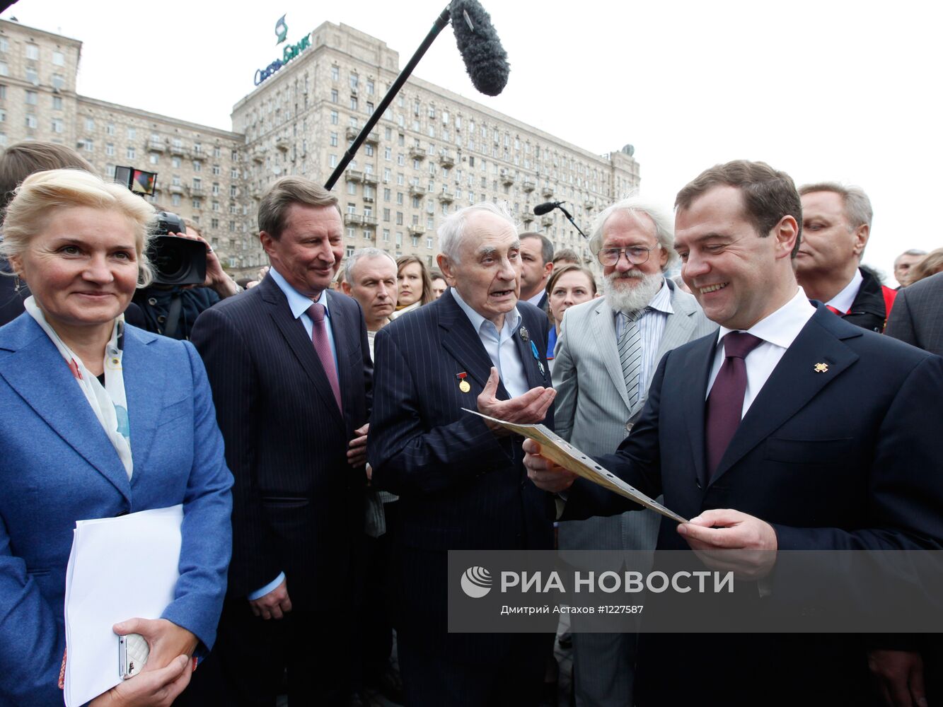 Д.Медведев на открытии Триумфальных ворот после реставрации
