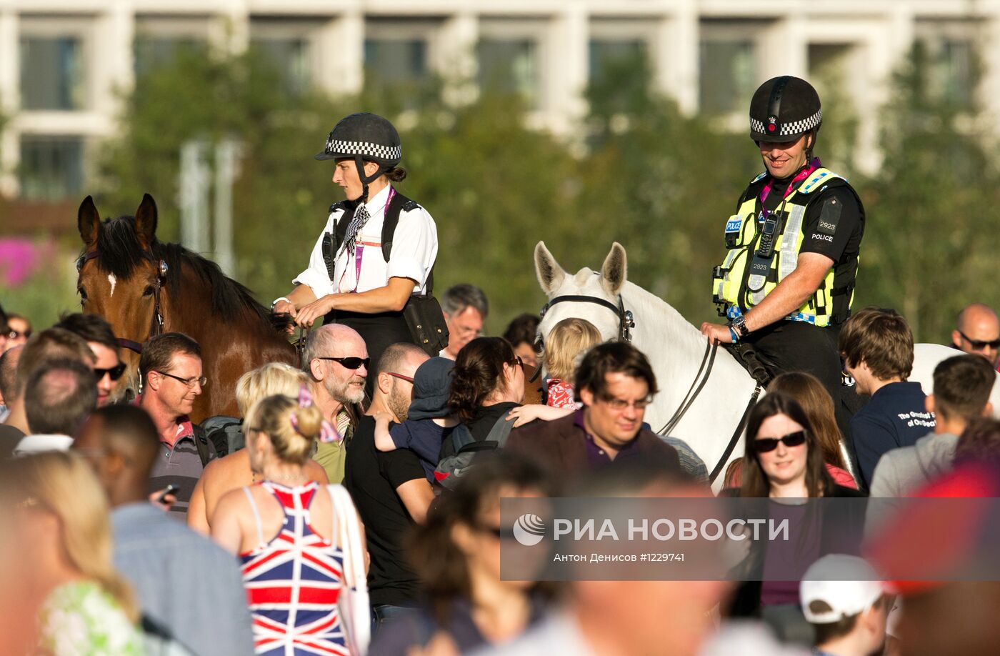 Конная полиция на территории Олимпийского Парка в Лондоне.