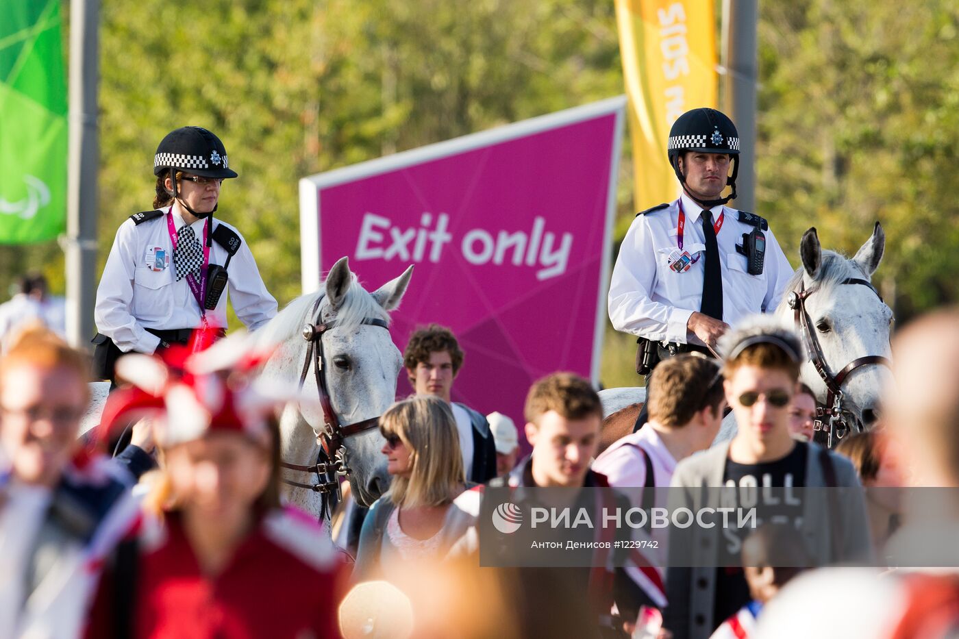Конная полиция на территории Олимпийского Парка в Лондоне.