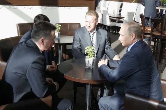 В.Путин прибыл во Владивосток для участия в саммите АТЭС