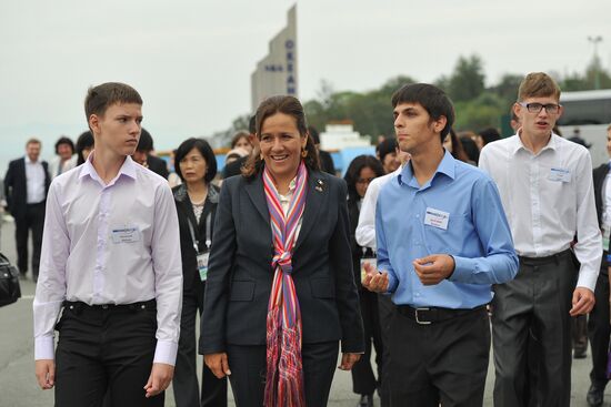 Супруги лидеров экономик саммита АТЭС посетили ВДЦ "Океан"
