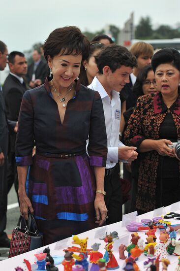 Супруги лидеров экономик саммита АТЭС посетили ВДЦ "Океан"