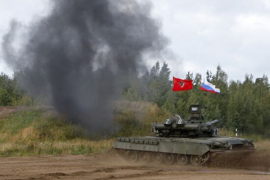 Танковое шоу, посвященное празднованию Дня танкиста