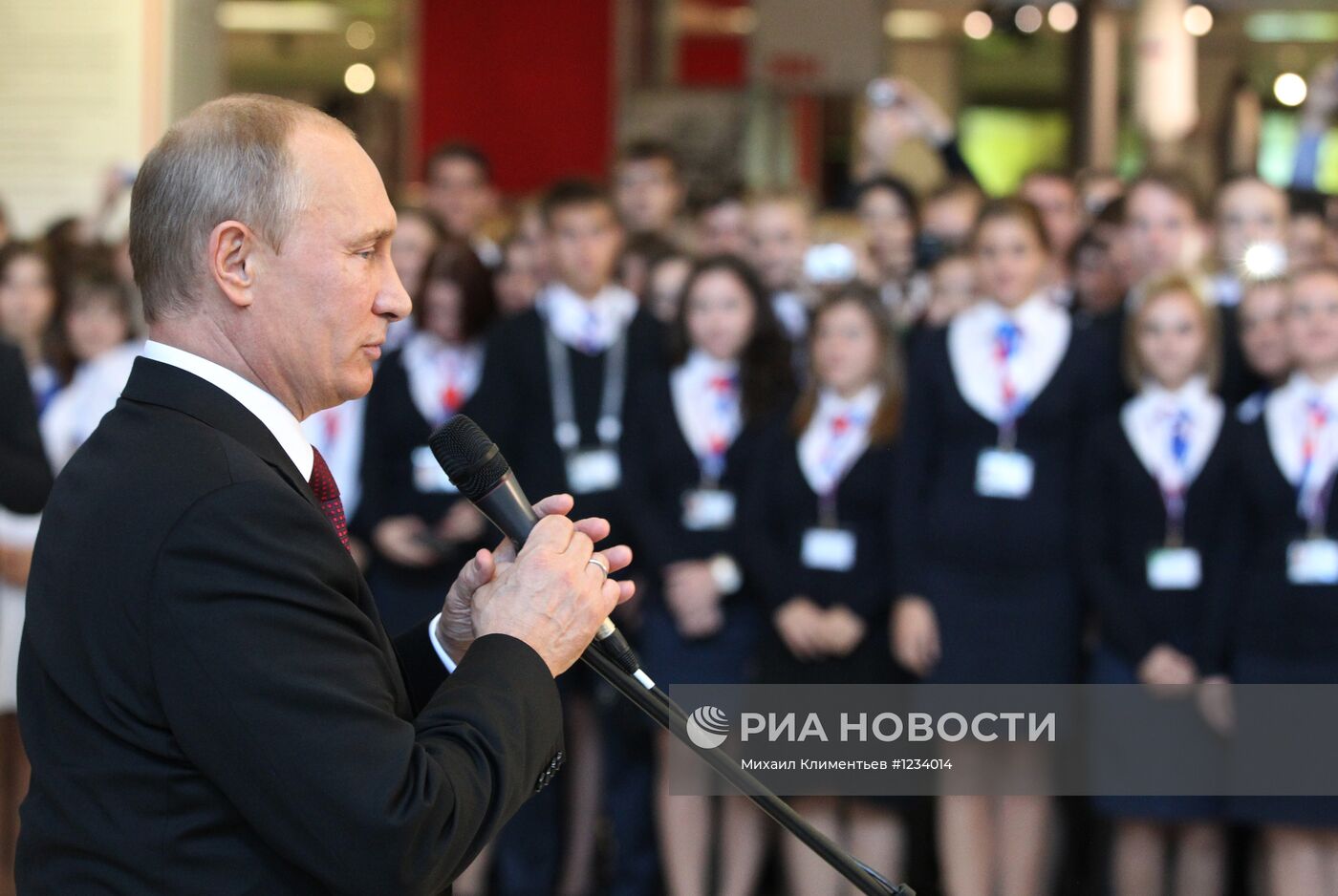 Президент РФ В.Путин на встрече с волонтерами во Владивостоке