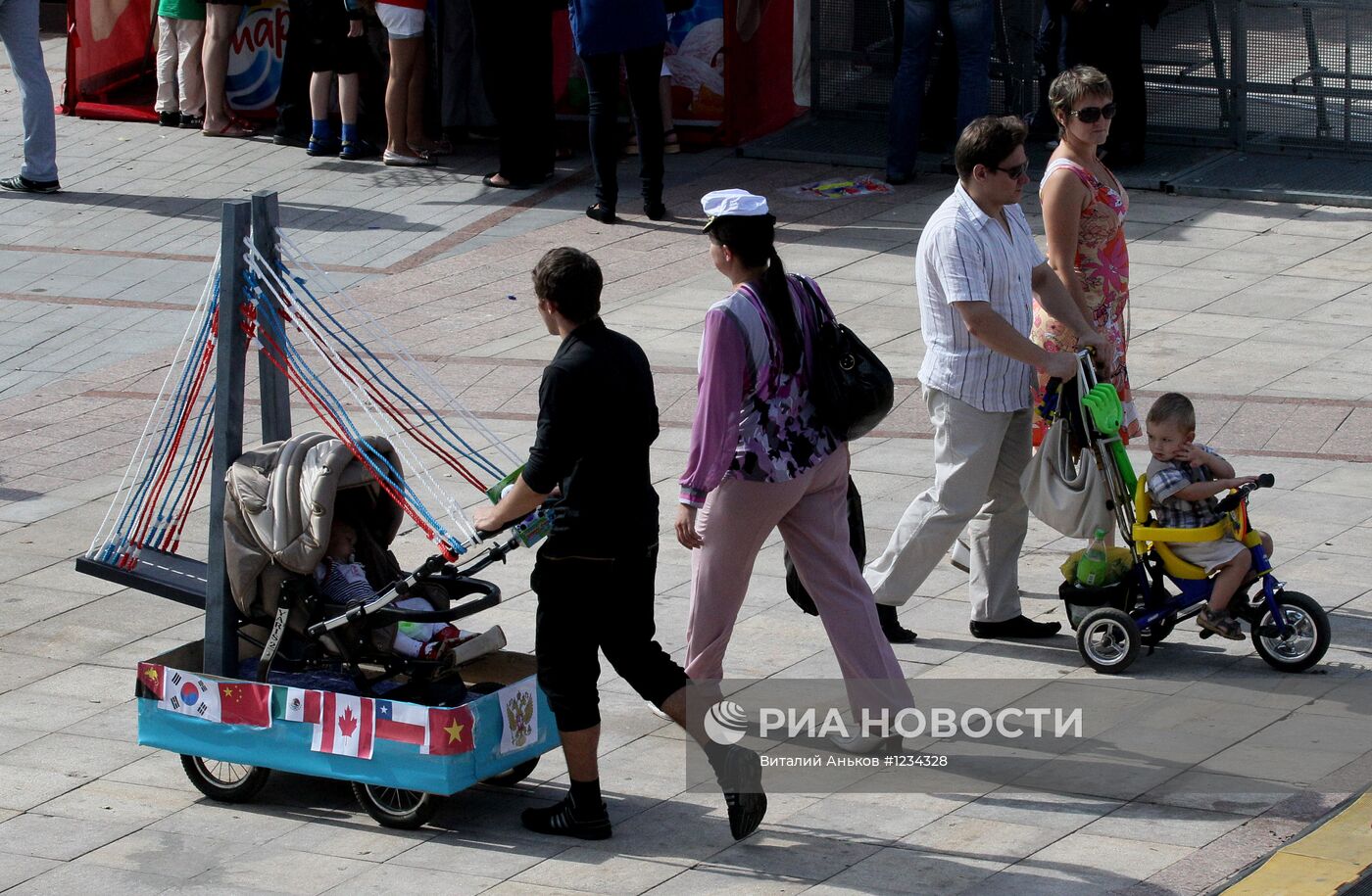 Народные гуляния в центре Владивостока