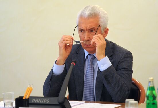 Владимир Васильев на заседании Думской комиссии