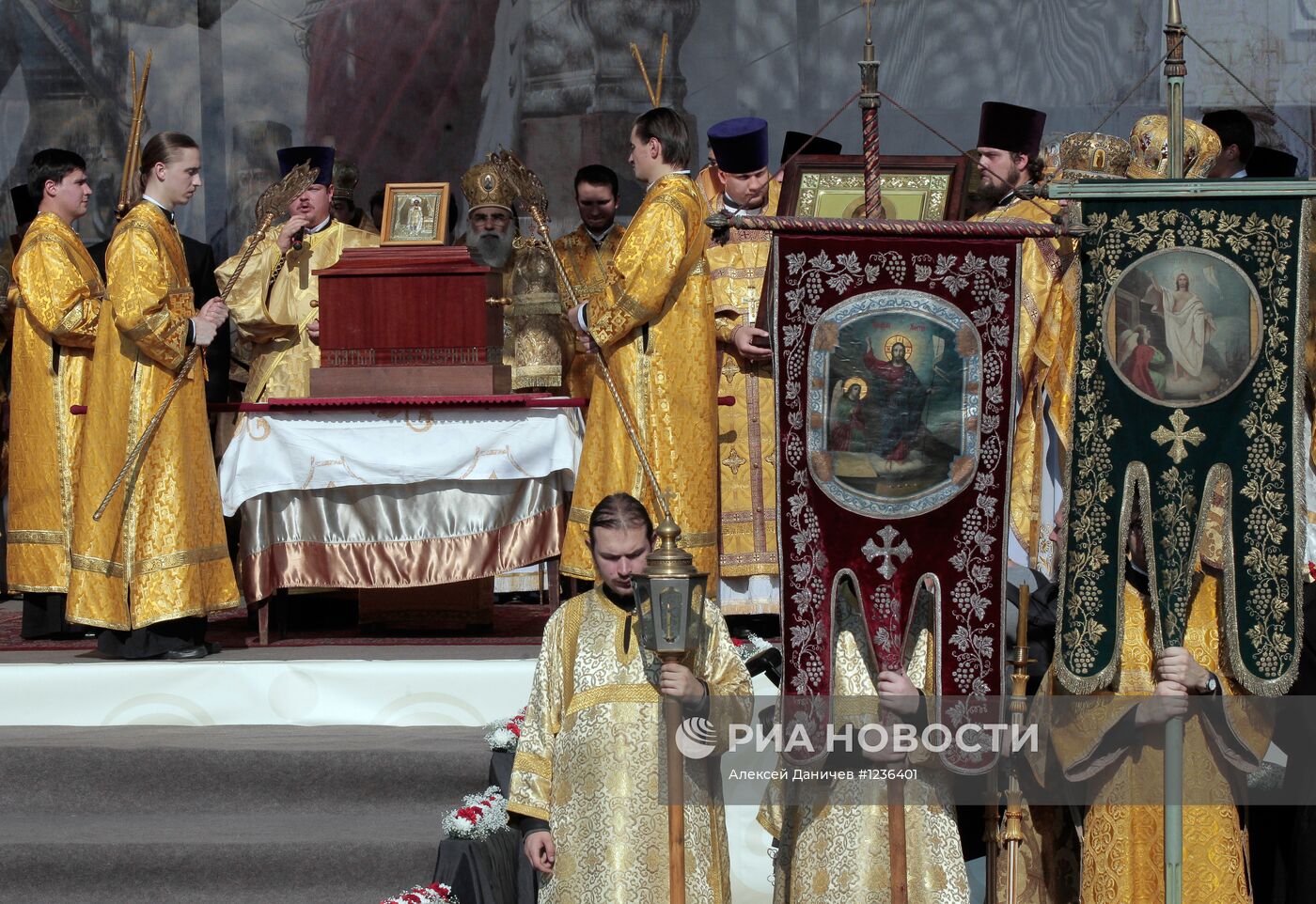 Празднование 300-летия Александро-Невской лавры