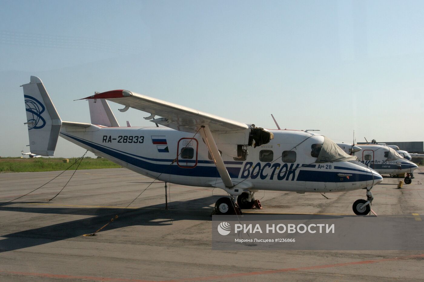 Самолет Ан-28 в аэропорту Хабаровска